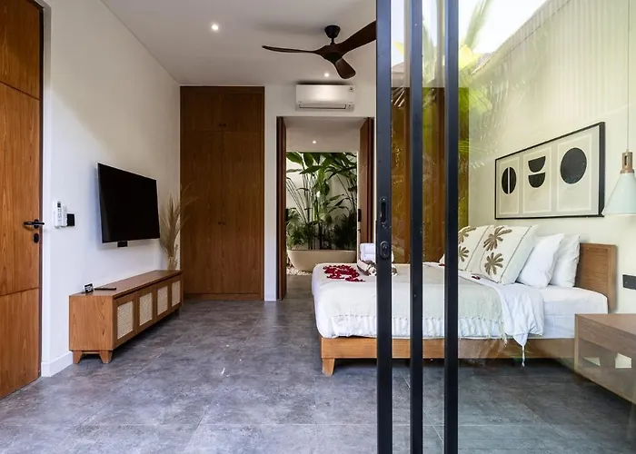 New Luxe 350m To I 7bdr And 4bdr I Kids Free I Panoramic Windows I Ac I 9 Meters Pool * Canggu