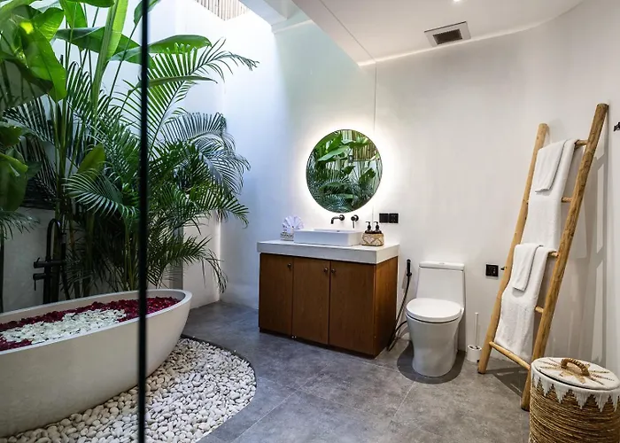 Villa New Luxe 350m To I 7bdr And 4bdr I Kids Free I Panoramic Windows I Ac I 9 Meters Pool Canggu
