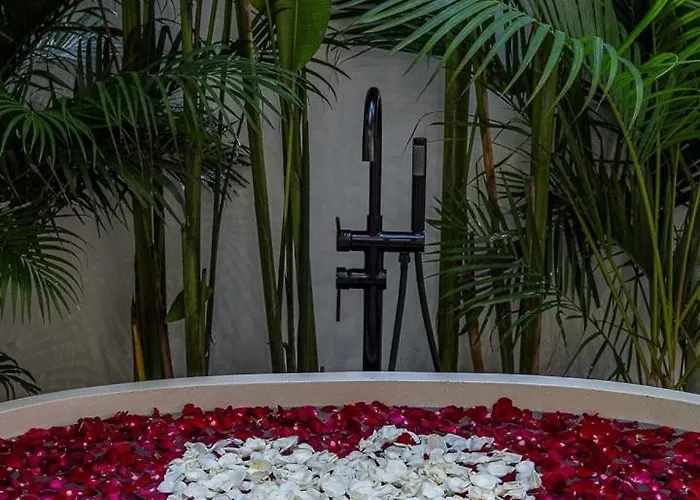 Villa New Luxe 350m To I 7bdr And 4bdr I Kids Free I Panoramic Windows I Ac I 9 Meters Pool Canggu