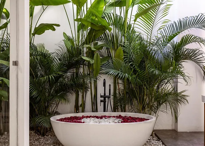 New Luxe 350m To I 7bdr And 4bdr I Kids Free I Panoramic Windows I Ac I 9 Meters Pool *