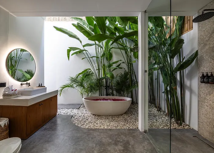 New Luxe 350m To I 7bdr And 4bdr I Kids Free I Panoramic Windows I Ac I 9 Meters Pool * Canggu