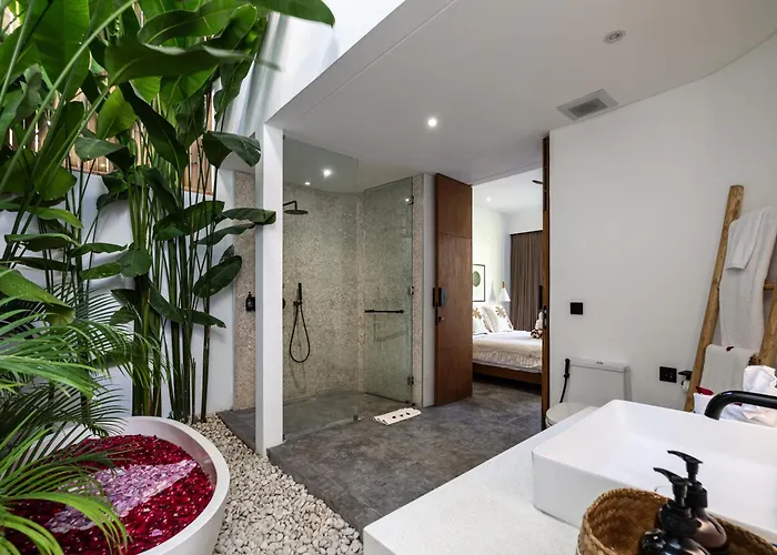 New Luxe 350m To I 7bdr And 4bdr I Kids Free I Panoramic Windows I Ac I 9 Meters Pool Villa Canggu